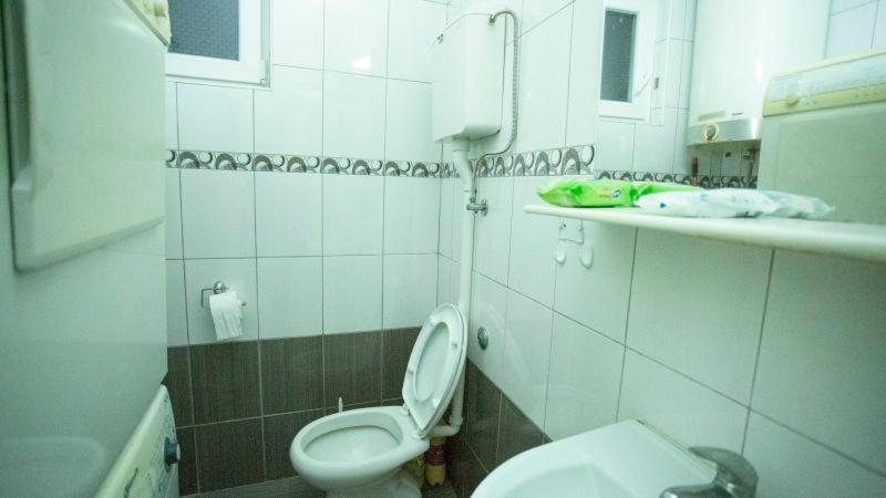 Private Cozy Room 1 With Shared Kitchen In Appartment, Downtown Beograd Bagian luar foto
