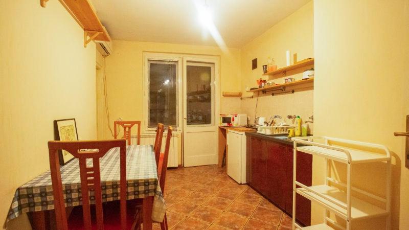 Private Cozy Room 1 With Shared Kitchen In Appartment, Downtown Beograd Bagian luar foto