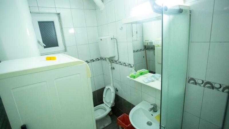 Private Cozy Room 1 With Shared Kitchen In Appartment, Downtown Beograd Bagian luar foto
