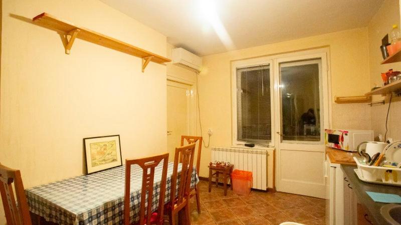 Private Cozy Room 1 With Shared Kitchen In Appartment, Downtown Beograd Bagian luar foto